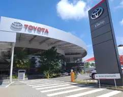 TOYOTA HILUX 2.8 D-4D TURBO DIESEL CD SRX 4X4 AUTOMÁTICO TOYOTA HILUX 2.8 D-4D TURBO DIESEL CD SRX 4X4 AUTOMÁTICO