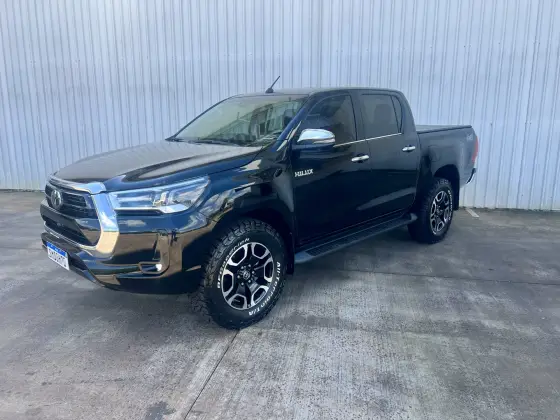 TOYOTA HILUX 2.8 D-4D TURBO DIESEL CD SRX 4X4 AUTOMÁTICO