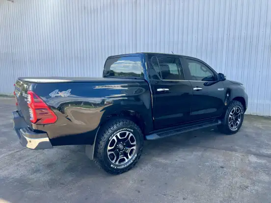 TOYOTA-HILUX-2.8 D-4D TURBO DIESEL CD SRX 4X4 AUTOMÁTICO TOYOTA-HILUX-2024