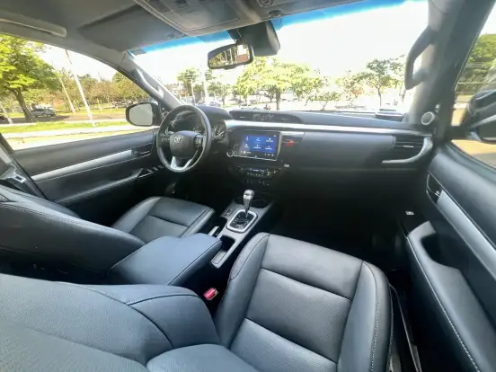 TOYOTA-HILUX-2.8 D-4D TURBO DIESEL CD SRX 4X4 AUTOMÁTICO TOYOTA-HILUX-2024