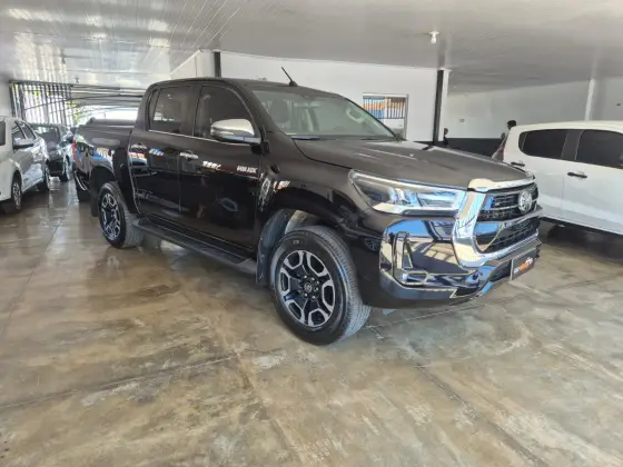 TOYOTA HILUX 2.8 D-4D TURBO DIESEL CD SRX 4X4 AUTOMÁTICO