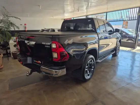 TOYOTA-HILUX-2.8 D-4D TURBO DIESEL CD SRX 4X4 AUTOMÁTICO TOYOTA-HILUX-2021