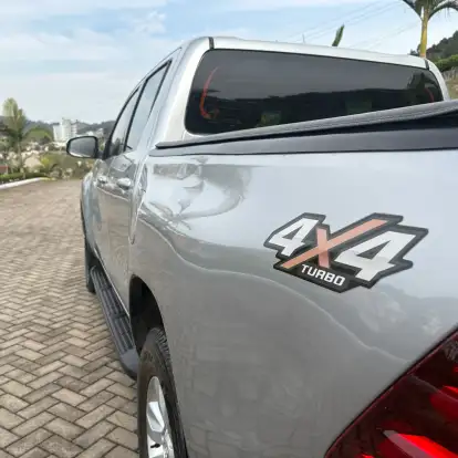 TOYOTA-HILUX-2017