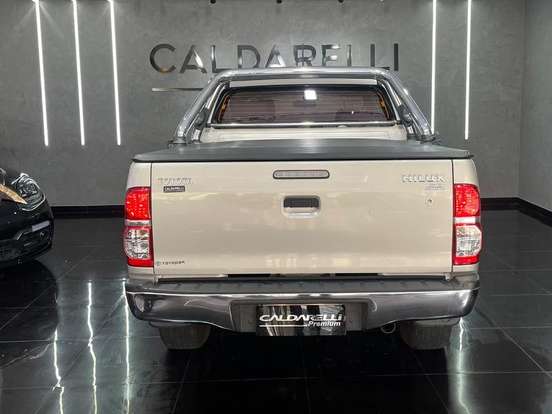 TOYOTA-HILUX-2.7 SR 4X2 CD 16V FLEX 4P AUTOMÁTICO TOYOTA-HILUX-2013