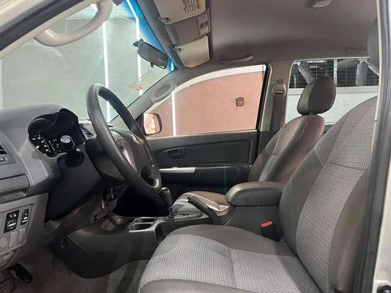 TOYOTA-HILUX-2.7 SR 4X2 CD 16V FLEX 4P AUTOMÁTICO TOYOTA-HILUX-2013
