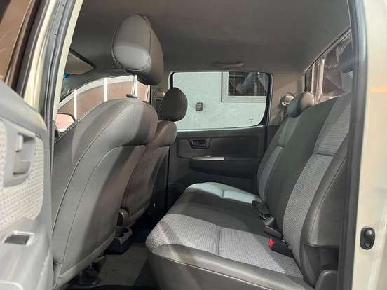 TOYOTA-HILUX-2013
