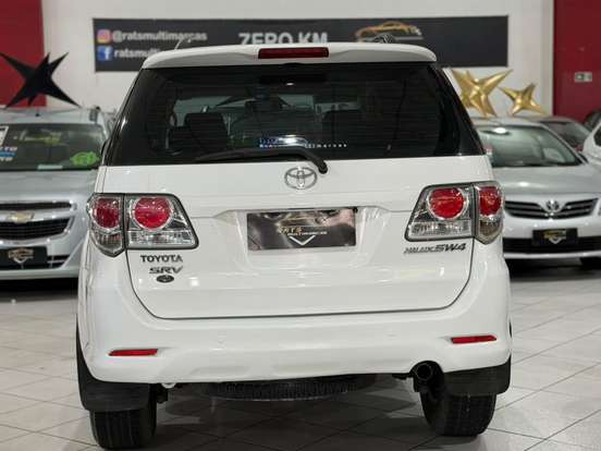 TOYOTA-HILUX-2014