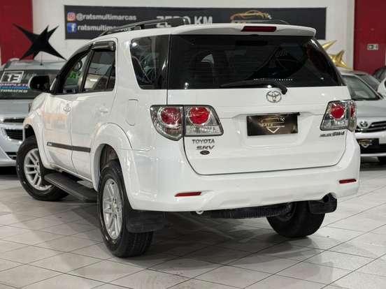 TOYOTA-HILUX-2.7 SR 4X2 CD 16V FLEX 4P AUTOMÁTICO TOYOTA-HILUX-2014