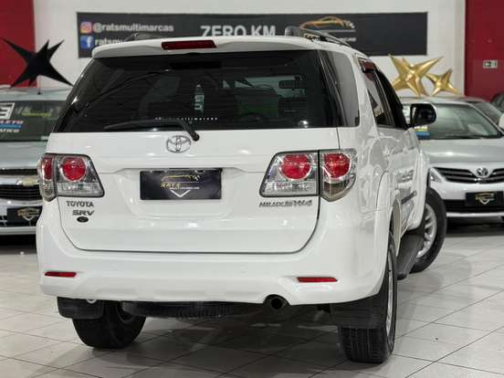 TOYOTA-HILUX-2014