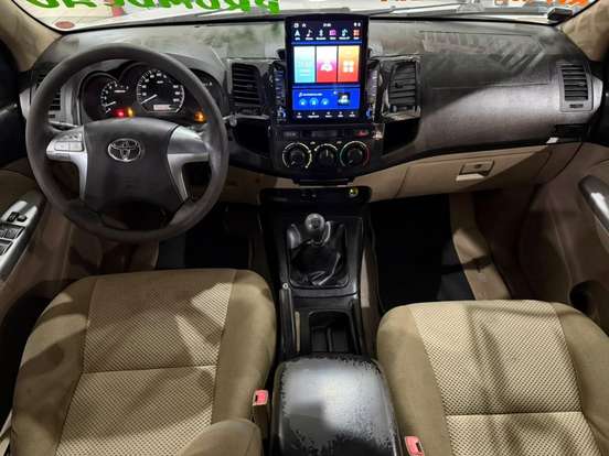 TOYOTA-HILUX-2.7 SR 4X2 CD 16V FLEX 4P AUTOMÁTICO TOYOTA-HILUX-2014