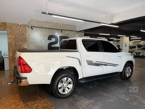 TOYOTA-HILUX-2.7 SRV 4X2 CD 16V FLEX 4P AUTOMÁTICO TOYOTA-HILUX-2016
