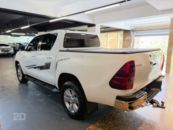 TOYOTA-HILUX-2016