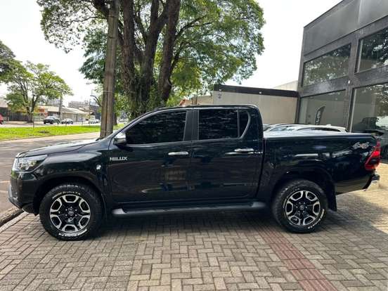 TOYOTA-HILUX-2021