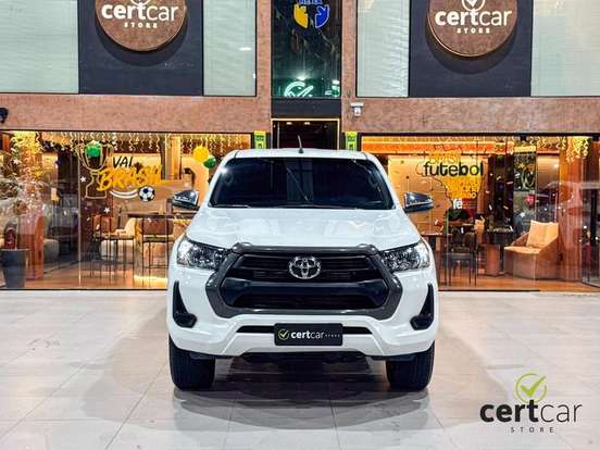TOYOTA-HILUX-2023
