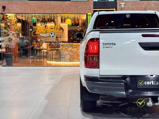TOYOTA-HILUX-2023