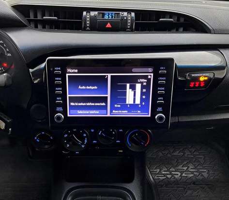 TOYOTA-HILUX-2023