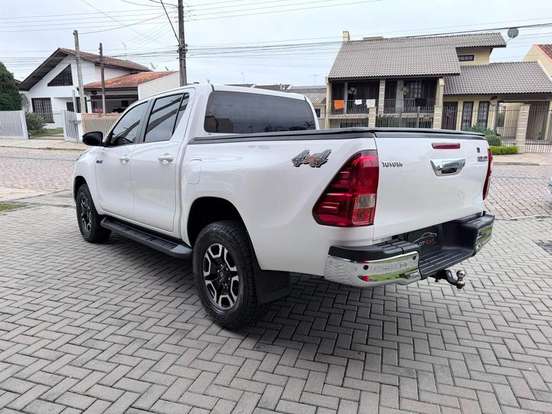 TOYOTA-HILUX-2.8 D-4D TURBO DIESEL CD SR 4X4 AUTOMÁTICO TOYOTA-HILUX-2024