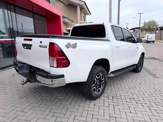 TOYOTA-HILUX-2.8 D-4D TURBO DIESEL CD SR 4X4 AUTOMÁTICO TOYOTA-HILUX-2024