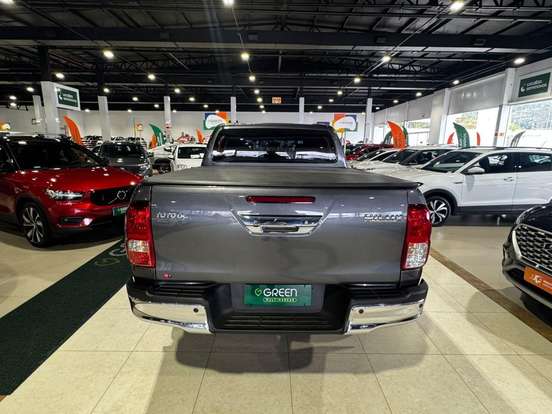 TOYOTA-HILUX-2.8 D-4D TURBO DIESEL CD SR 4X4 AUTOMÁTICO TOYOTA-HILUX-2024