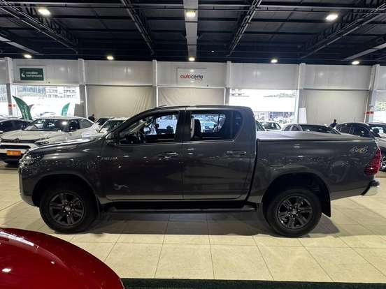 TOYOTA-HILUX-2.8 D-4D TURBO DIESEL CD SR 4X4 AUTOMÁTICO TOYOTA-HILUX-2024