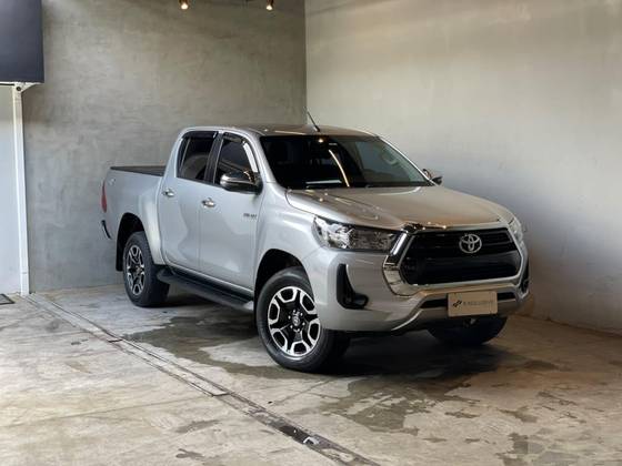 TOYOTA HILUX 2.8 D-4D TURBO DIESEL CD SRV 4X4 AUTOMÁTICO