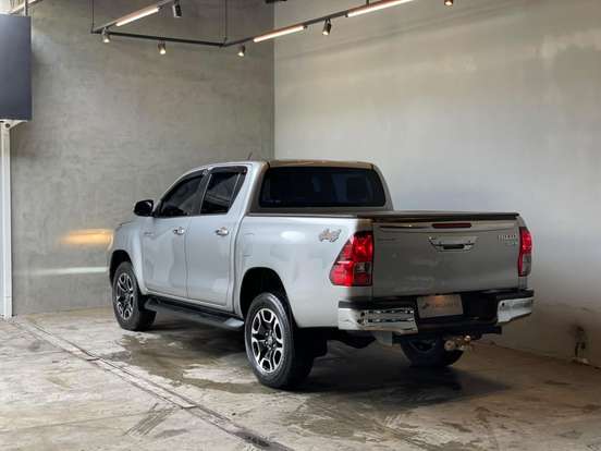 TOYOTA-HILUX-2021