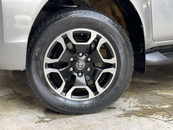 TOYOTA-HILUX-2021