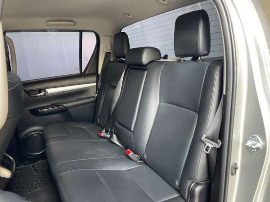 TOYOTA-HILUX-2021