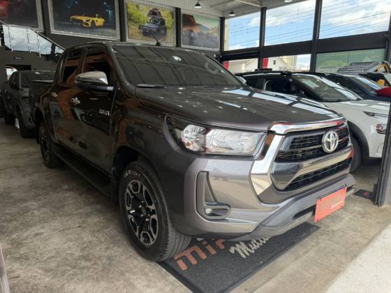 TOYOTA HILUX 2.8 D-4D TURBO DIESEL CD SRV 4X4 AUTOMÁTICO