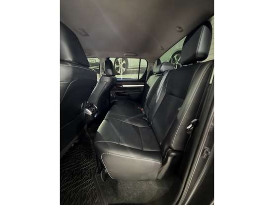 TOYOTA-HILUX-2.8 D-4D TURBO DIESEL CD SRV 4X4 AUTOMÁTICO TOYOTA-HILUX-2025