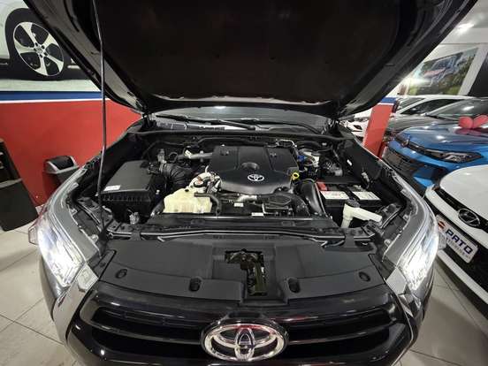 TOYOTA-HILUX-2.8 D-4D TURBO DIESEL CD SRV 4X4 AUTOMÁTICO TOYOTA-HILUX-2025