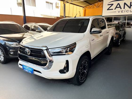 TOYOTA HILUX 2.8 D-4D TURBO DIESEL CD SRX 4X4 AUTOMÁTICO