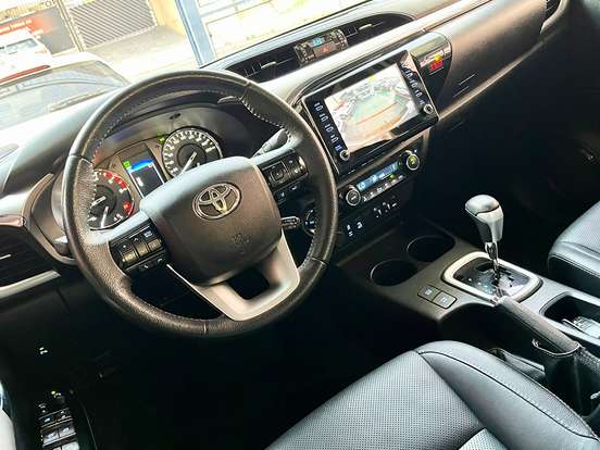 TOYOTA-HILUX-2021