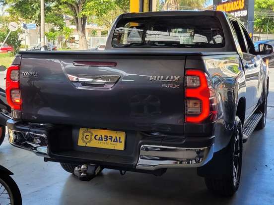 TOYOTA-HILUX-2022