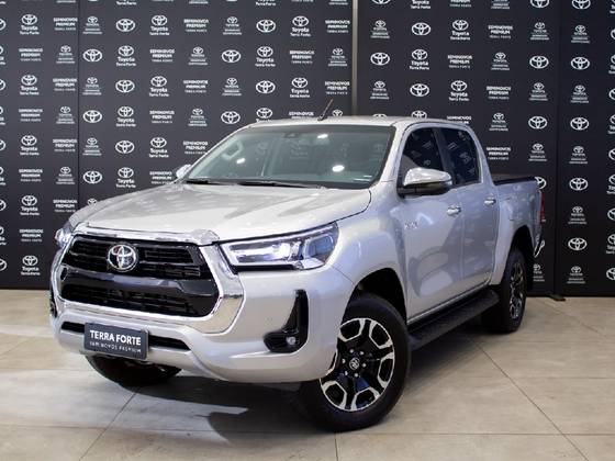 TOYOTA HILUX 2.8 D-4D TURBO DIESEL CD SRX 4X4 AUTOMÁTICO