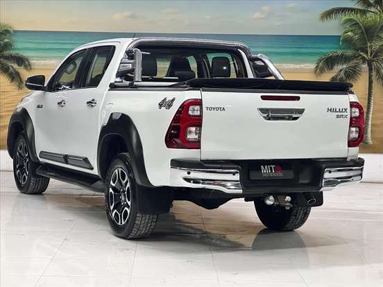 TOYOTA-HILUX-2.8 D-4D TURBO DIESEL CD SRX 4X4 AUTOMÁTICO TOYOTA-HILUX-2023