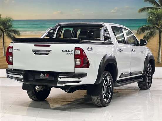 TOYOTA-HILUX-2023