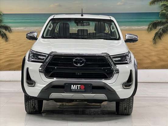 TOYOTA-HILUX-2023