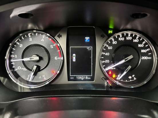 TOYOTA-HILUX-2023
