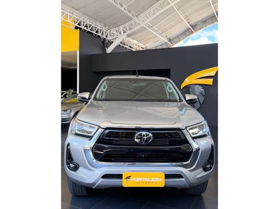 TOYOTA-HILUX-2.8 D-4D TURBO DIESEL CD SRX 4X4 AUTOMÁTICO TOYOTA-HILUX-2022