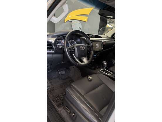 TOYOTA-HILUX-2022