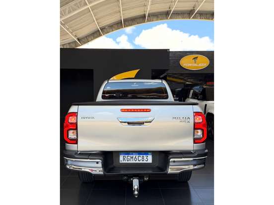 TOYOTA-HILUX-2022