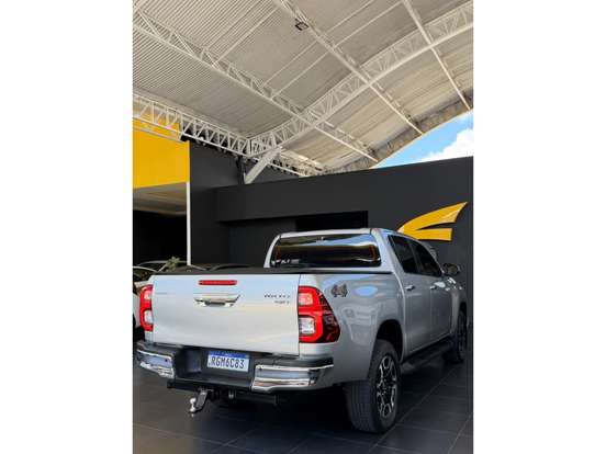 TOYOTA-HILUX-2022