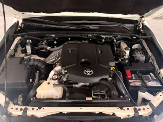 TOYOTA-HILUX-2.8 D-4D TURBO DIESEL CD SRX 4X4 AUTOMÁTICO TOYOTA-HILUX-2023