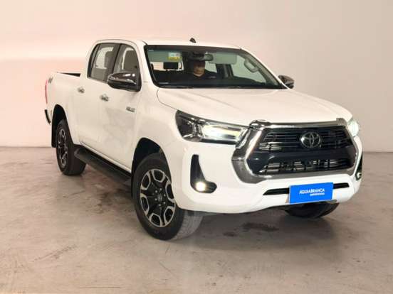TOYOTA-HILUX-2023