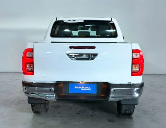 TOYOTA-HILUX-2023