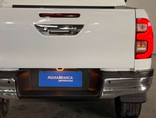 TOYOTA-HILUX-2023