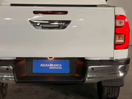 TOYOTA-HILUX-2.8 D-4D TURBO DIESEL CD SRX 4X4 AUTOMÁTICO TOYOTA-HILUX-2023