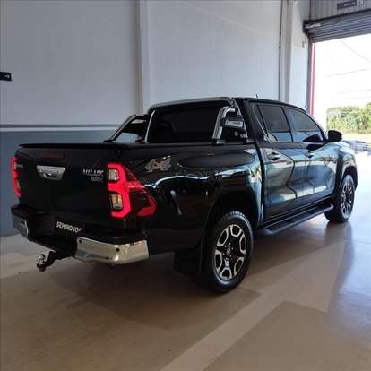 TOYOTA-HILUX-2021