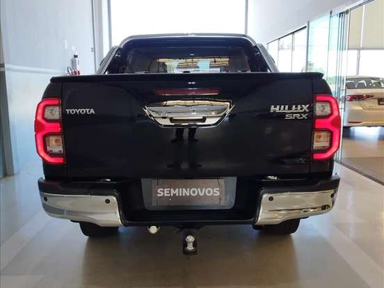 TOYOTA-HILUX-2.8 D-4D TURBO DIESEL CD SRX 4X4 AUTOMÁTICO TOYOTA-HILUX-2021
